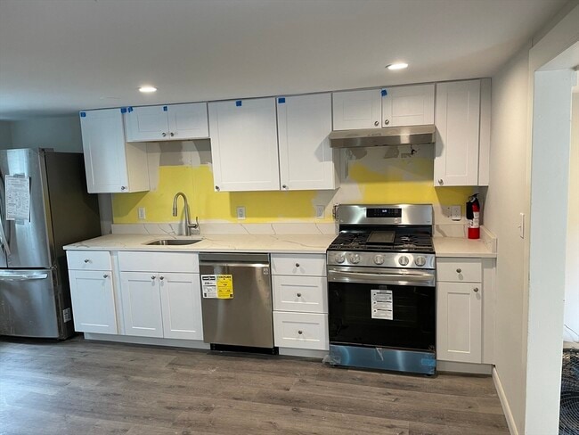 Building Photo - 206 Concord St