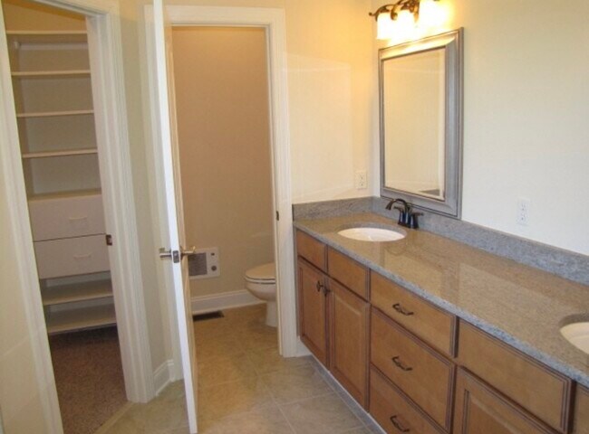 Building Photo - 1125 Cranberry Ct