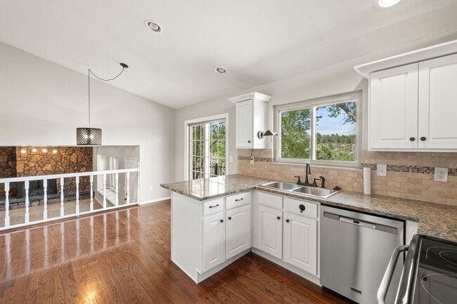 Building Photo - REMODELED ROCKRIMMON RETREAT | 4BD + OFFICE - Security Deposit Waiver Available