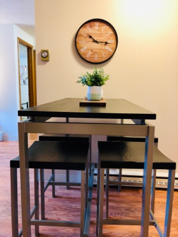 Building Photo - 342 E Dowling Rd