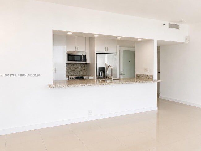 Building Photo - 7601 E Treasure Dr