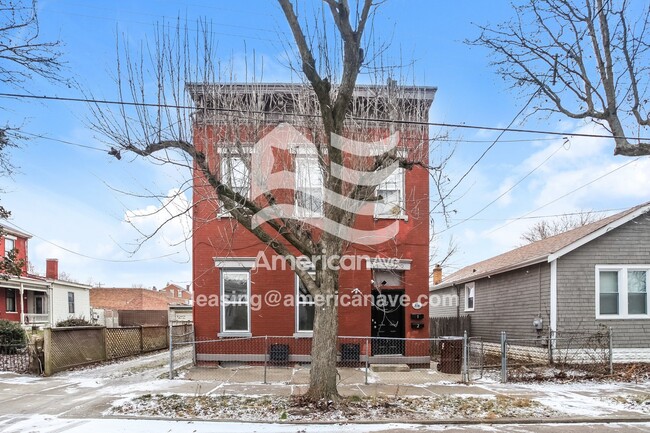 Building Photo - 514 E 16th St