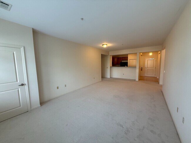 Building Photo - 2-Bedroom Townhome for professionals - The Summit at Shiloh HOA