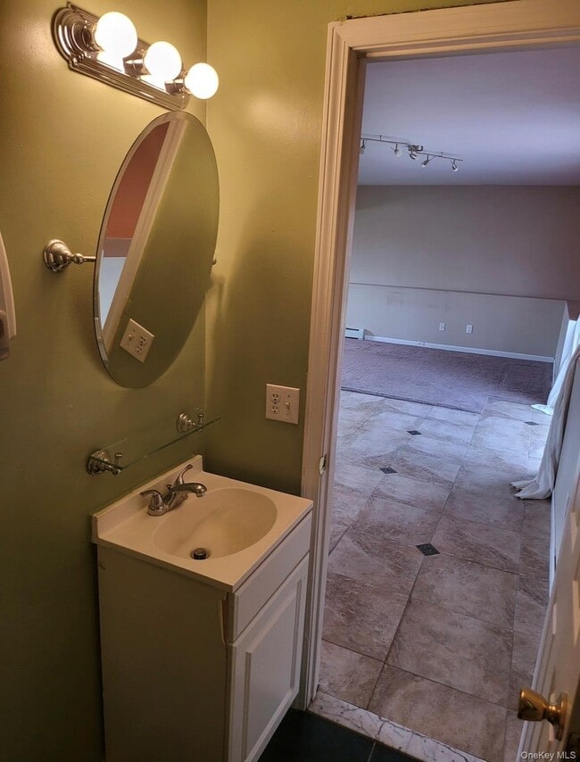 Building Photo - 20 Tammy Dr