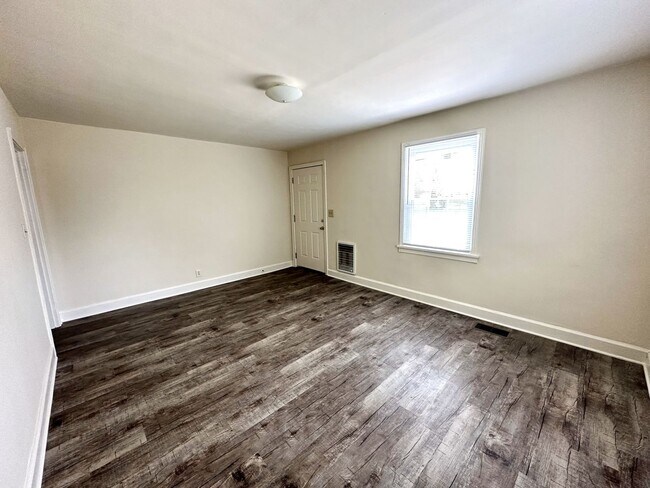 Building Photo - 2 Bedroom Home For Rent Near The Montgomery County Library!
