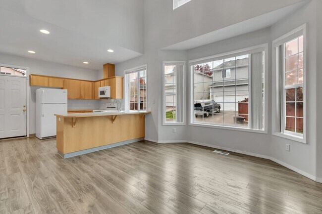 Building Photo - Spacious 3 Bedroom Home in Olympia