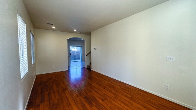 Building Photo - 3 bed, 2.5 bath, 1,746 sq ft home in southwest Las Vegas
