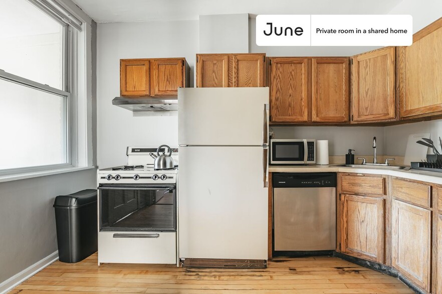 Building Photo - Room in Shared 3 bed/1 bath home