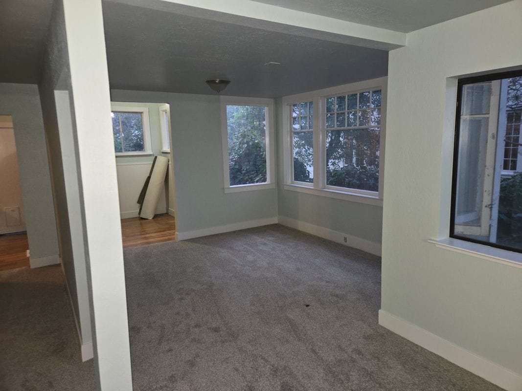 Building Photo - 534 College St