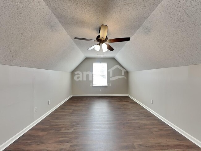 Building Photo - 121 Golden Crest Ct