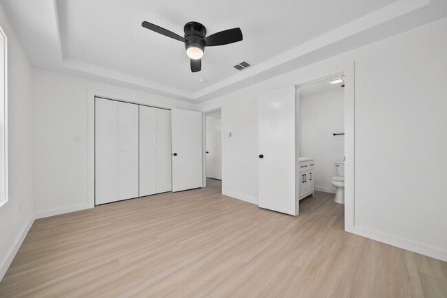 Building Photo - 213 Lazy Ln