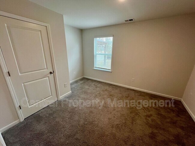 Building Photo - 534 Evaleigh St