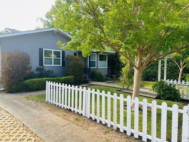 Building Photo - 1244 East Ave