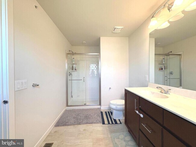 Building Photo - 113 Wynstone Ct