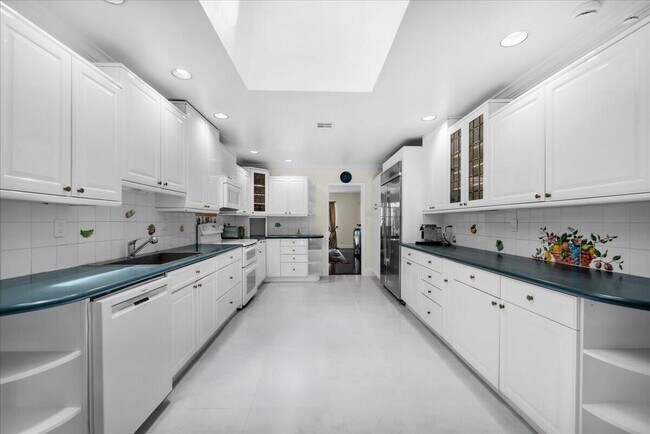 Building Photo - 2908 Banyan Blvd Cir NW