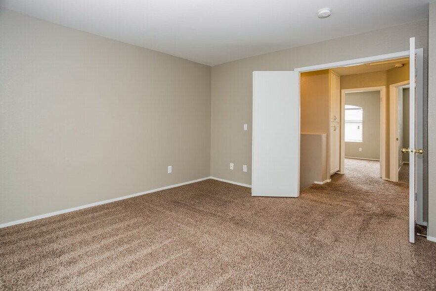 Building Photo - 3636 Beacon Point St