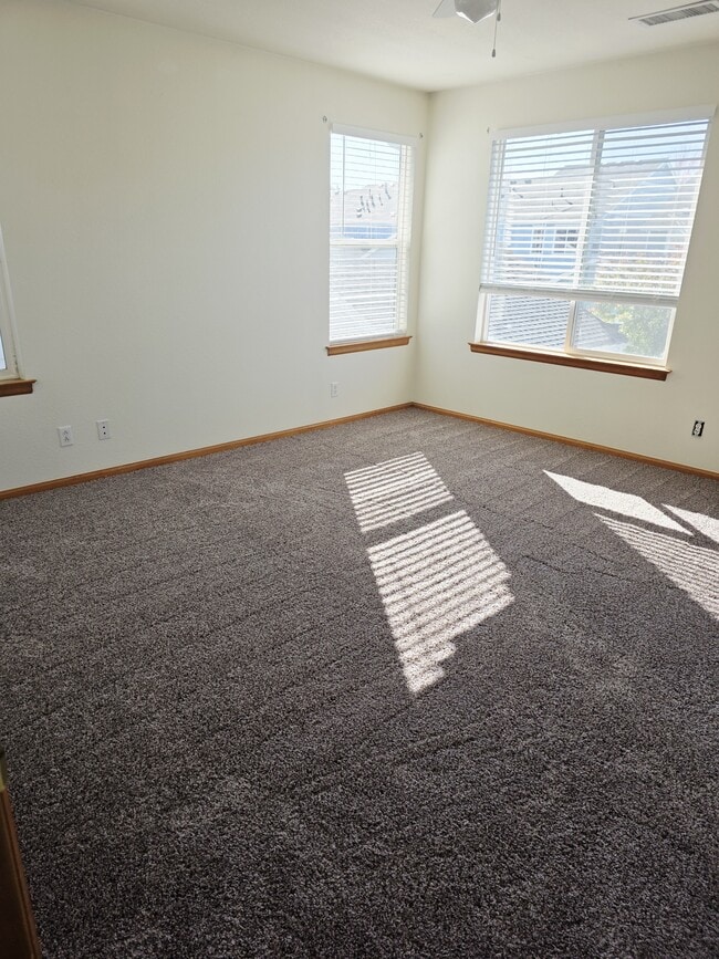 Building Photo - 5781 Ceylon St