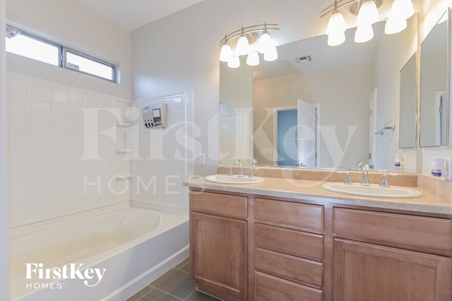 Building Photo - 11584 W Stone Hearth St