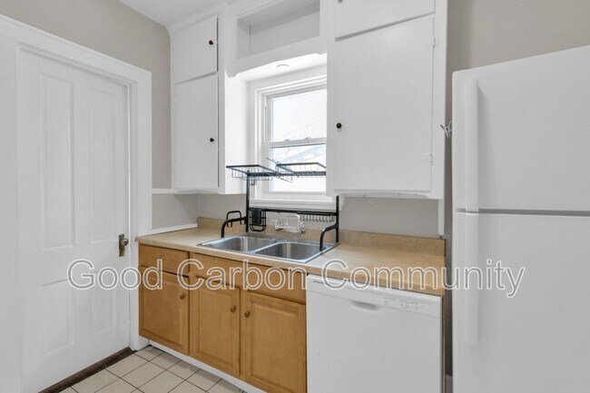 Building Photo - 176 Richmond Ave