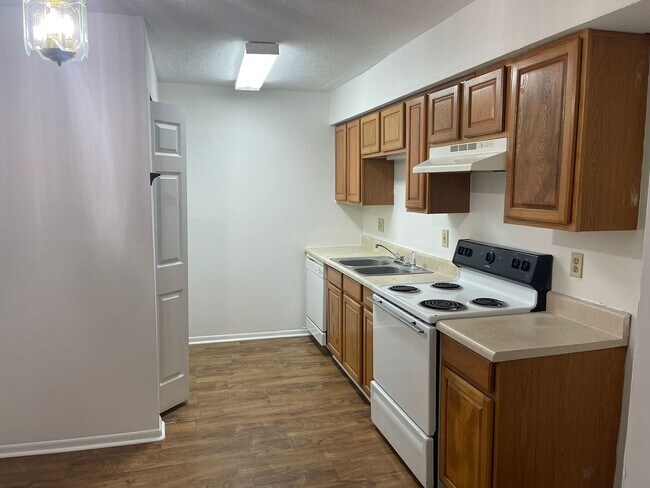 Primary Photo - Modern 2-Bed, 1-Bath Oasis with Central Ai...