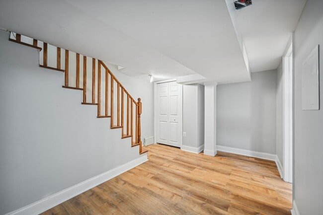Building Photo - Newly Renovated 5BR/2BA Brownstone, Washer/Dryer