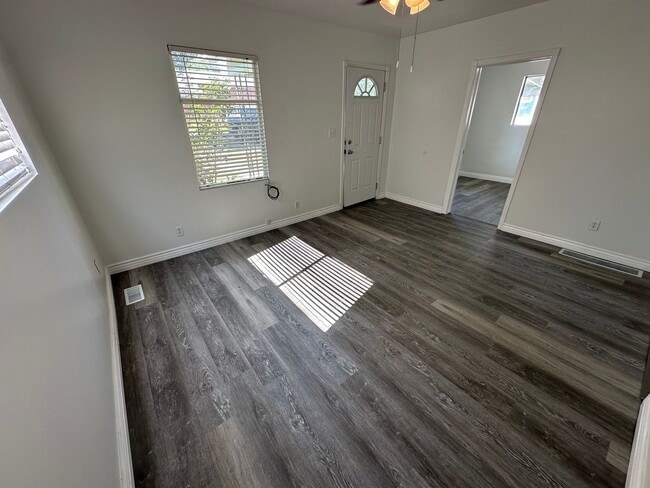 Building Photo - Cozy Price Rental