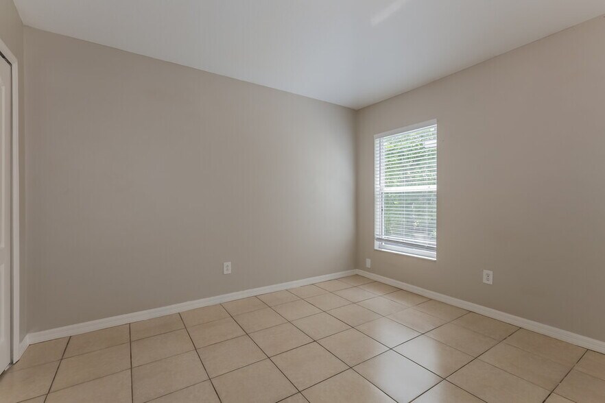 Building Photo - 2614 Lansbury Pl