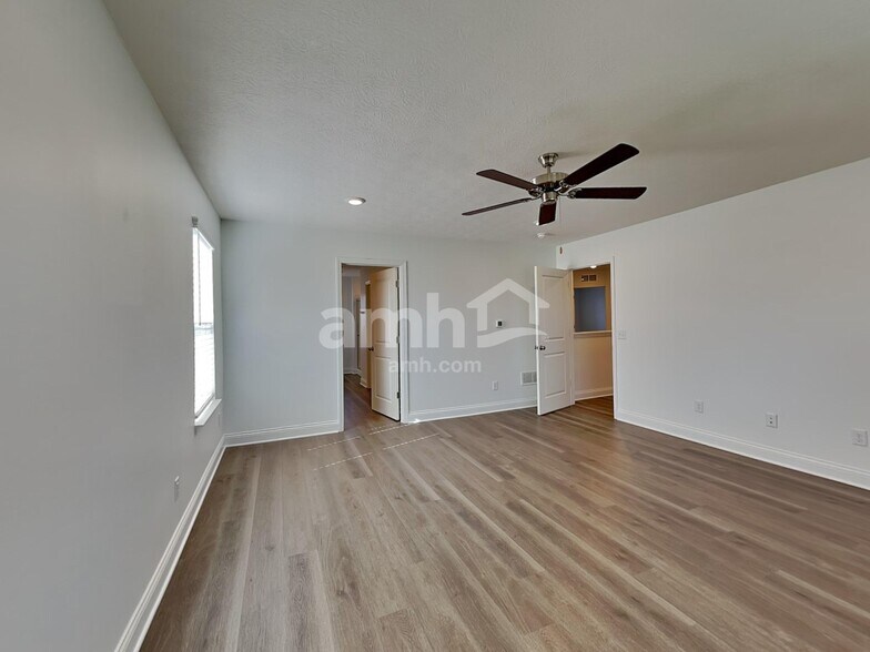 Building Photo - 204 Kramer Mills Dr