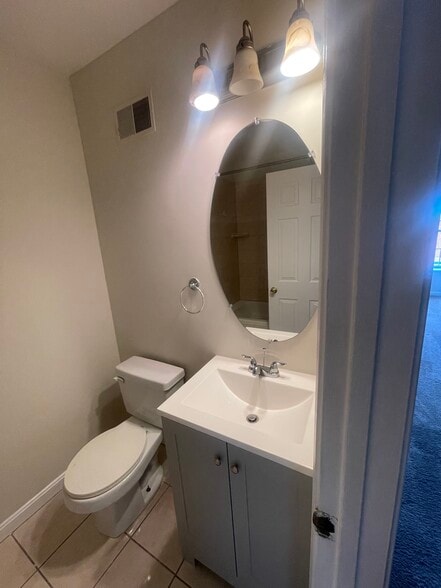 Full Bath on 2nd level - 112 S Haven St