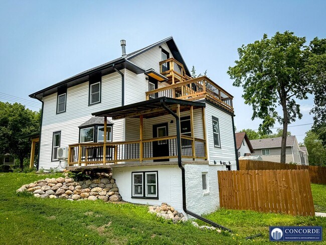 Primary Photo - 3210 S 48th St