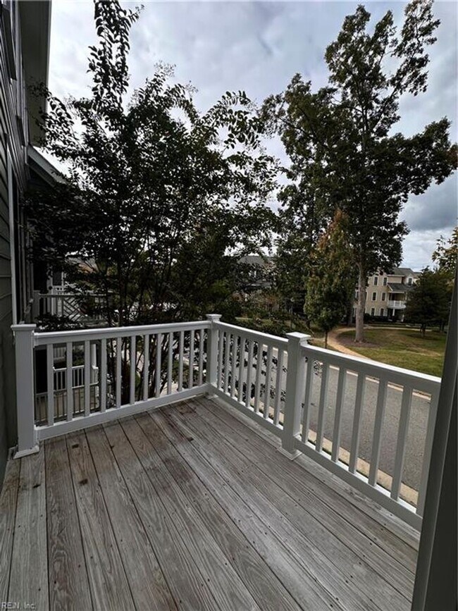 Building Photo - New Town