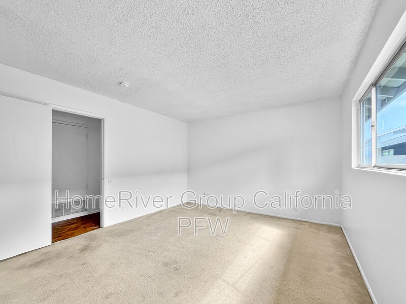 Building Photo - 5060 Sealane Way