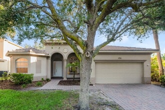 Building Photo - 1755 Palisades Dr