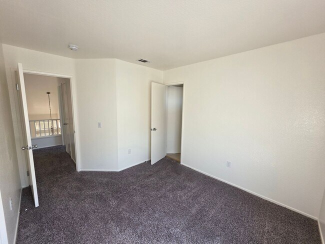 Building Photo - 1354 Carriage Ln