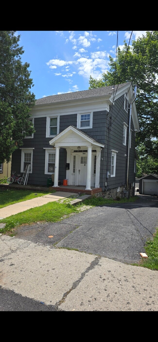 Building Photo - 124 N Main St