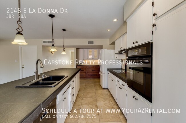 Building Photo - 2148 E La Donna Dr