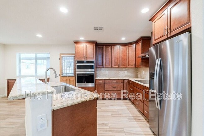 Building Photo - 3231 N Woodburne Dr