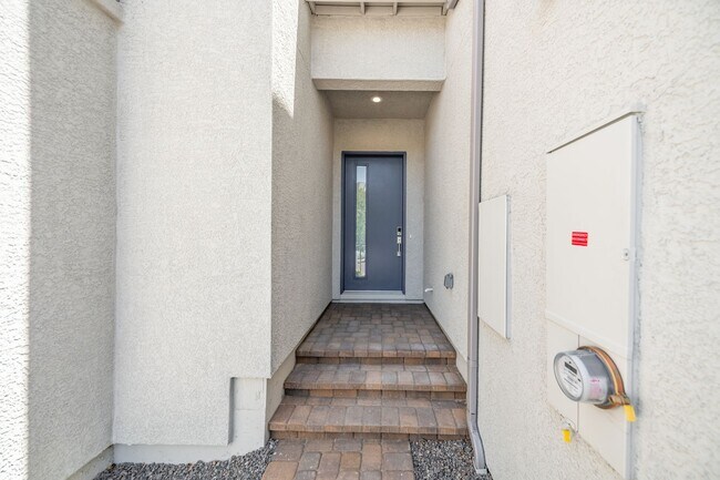 Building Photo - Immaculate New Build Just Steps from Laker...