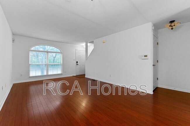 Building Photo - 3212 River Villa Way