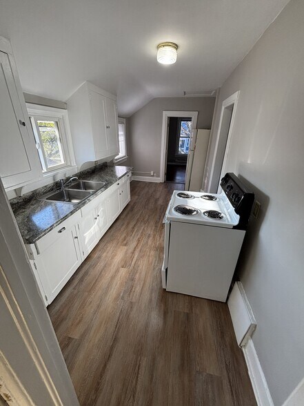 Building Photo - 472 Case Ave