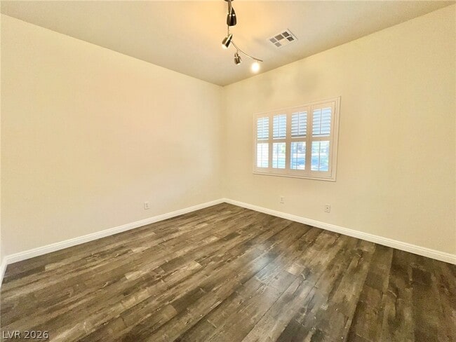 Building Photo - 5014 Tunnel Falls Dr