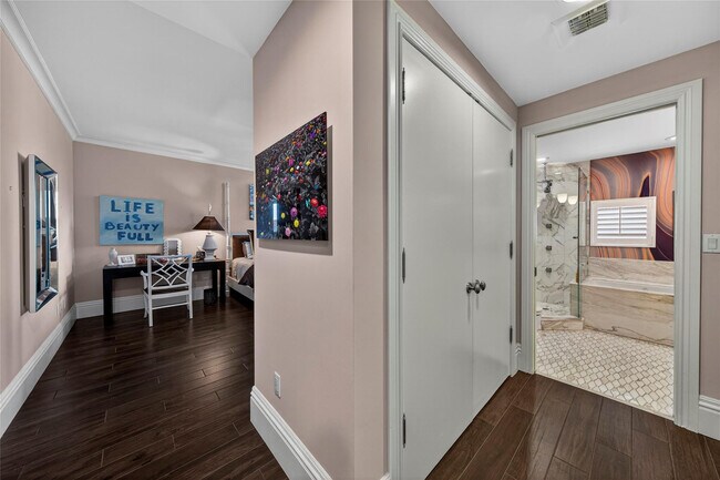 Building Photo - 455 E Palmetto Park Rd