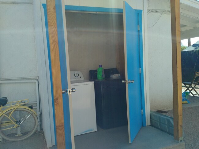 Building Photo - 1418 S Stanley Pl