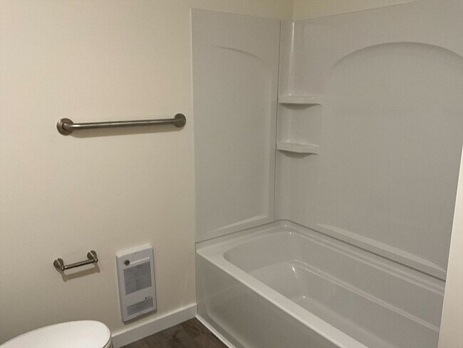 Building Photo - 90 Elm St