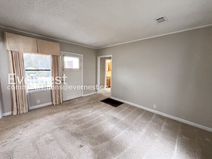Building Photo - 6700 Westover Dr