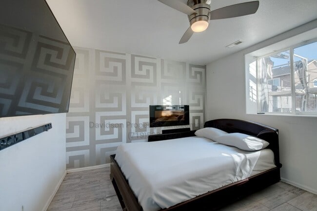 Building Photo - Gorgeous 4 Bedroom House in East Fountain Valley