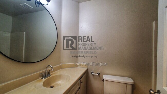 Building Photo - 1108 Delwood Ave
