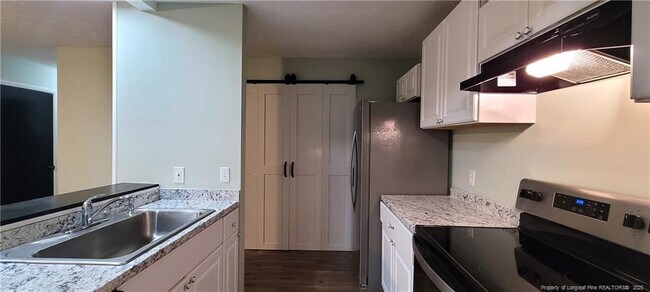 Building Photo - 667 Bartons Landing Pl