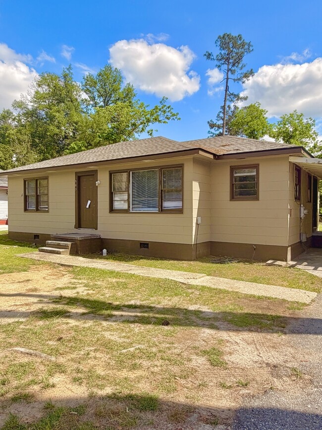 Building Photo - 803 Lausanne Dr