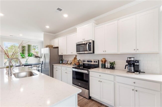 Building Photo - 3642 S Fulton Ave